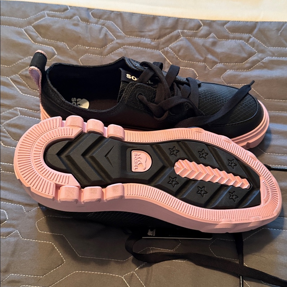 Brand new darling sorel pink sole leather tennis shoe style - Picture 3 of 6
